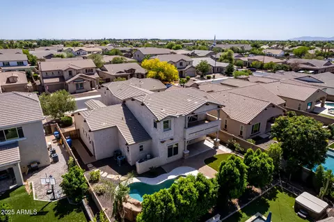 View/Area - 882 E Parkview Dr, Gilbert, AZ 85295 photo 6 of 7
