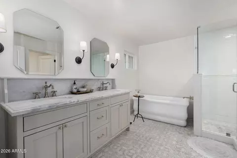 Bath - 701 Encinas Ave, Gilbert, AZ 85234 photo 2 of 5