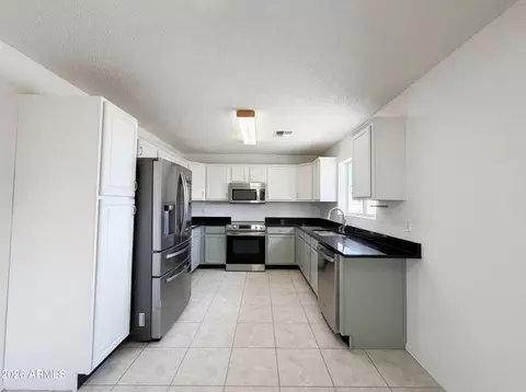 Kitchen - 23115 E Oxbow Dr, Florence, AZ 85132 photo 1 of 2