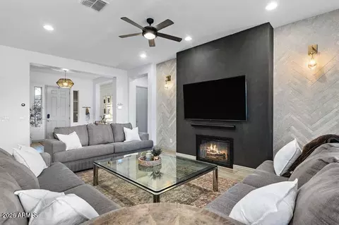 Living - 7871 S Stuart Ave, Gilbert, AZ 85298 photo 2 of 3