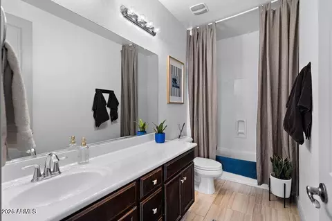Bath - 7871 S Stuart Ave, Gilbert, AZ 85298 photo 2 of 5