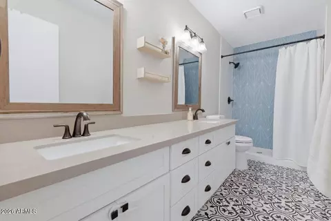 Bath - 2926 W Lamar Rd, Phoenix, AZ 85017 photo 1 of 2