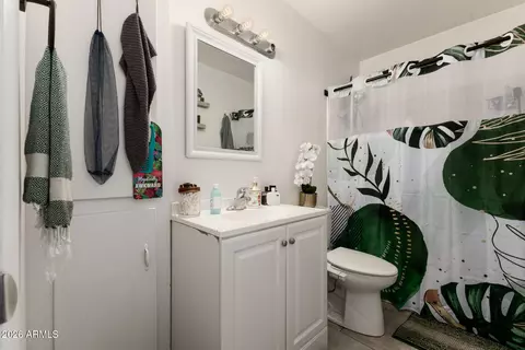 Bath - 6952 W Wolf St, Phoenix, AZ 85033 photo 2 of 2