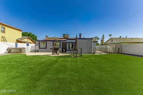 Exterior - 6952 W Wolf St, Phoenix, AZ 85033 photo 5 of 7