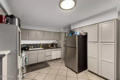 Kitchen - 6952 W Wolf St, Phoenix, AZ 85033 photo 2 of 2