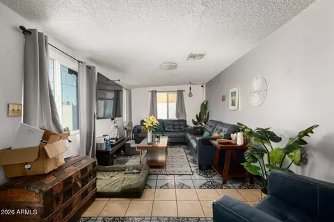 Living - 6952 W Wolf St, Phoenix, AZ 85033 photo 4 of 5