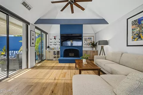 Living - 7013 N Barbados Pl, Phoenix, AZ 85021 photo 2 of 2