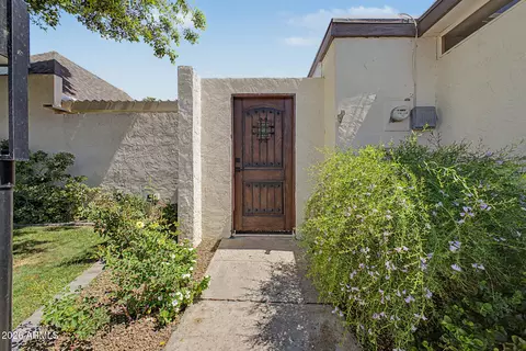 Exterior - 7013 N Barbados Pl, Phoenix, AZ 85021 photo 2 of 12