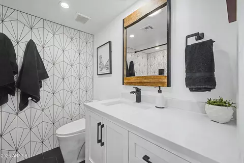 Bath - 7013 N Barbados Pl, Phoenix, AZ 85021 photo 3 of 4