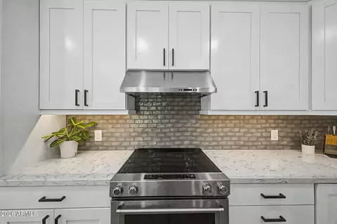 Kitchen - 7013 N Barbados Pl, Phoenix, AZ 85021 photo 6 of 6