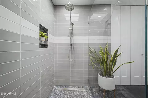Bath - 7013 N Barbados Pl, Phoenix, AZ 85021 photo 2 of 4