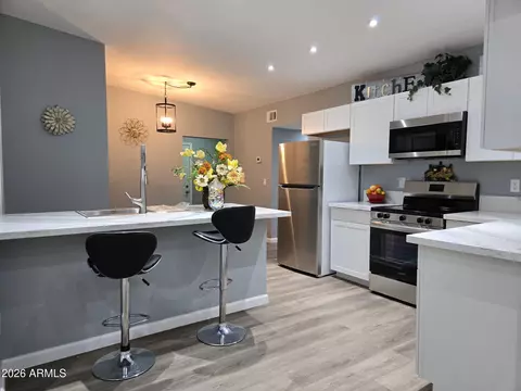 Kitchen - 770 S Pinal Dr, Apache Junction, AZ 85120 photo 4 of 6