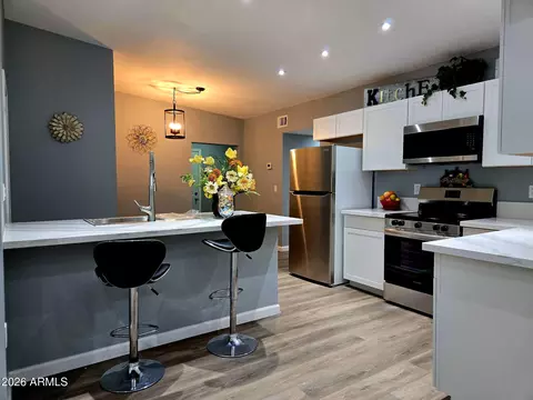Kitchen - 770 S Pinal Dr, Apache Junction, AZ 85120 photo 2 of 6