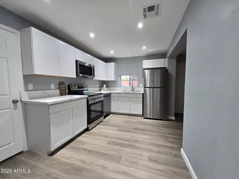 Kitchen - 770 S Pinal Dr, Apache Junction, AZ 85120 photo 1 of 6