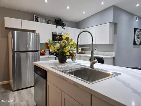 Kitchen - 770 S Pinal Dr, Apache Junction, AZ 85120 photo 3 of 6