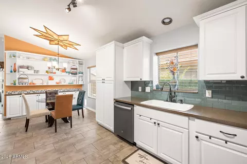 4701 E Abraham Ln, Phoenix, AZ 85050 photo 12
