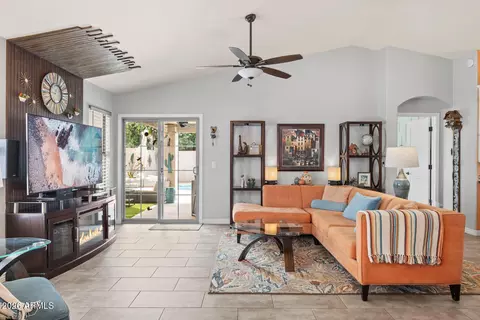 4701 E Abraham Ln, Phoenix, AZ 85050 photo 6