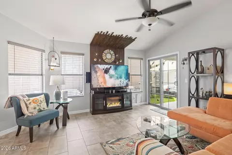 4701 E Abraham Ln, Phoenix, AZ 85050 photo 5