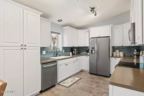 4701 E Abraham Ln, Phoenix, AZ 85050 photo 9