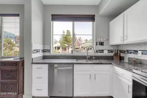 Kitchen - 706 E Washington St #204, Phoenix, AZ 85034 photo 4 of 4