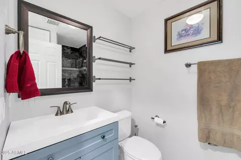 Bath - 706 E Washington St #204, Phoenix, AZ 85034 photo 1 of 2