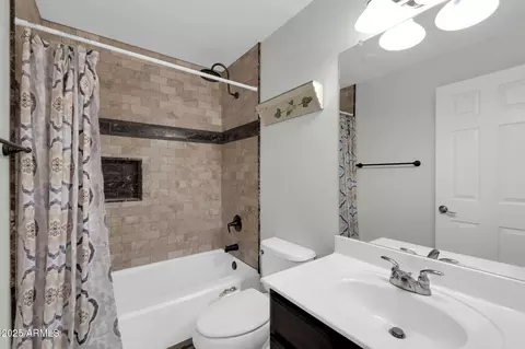 Bath - 706 E Washington St #204, Phoenix, AZ 85034 photo 2 of 2