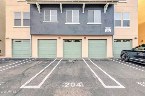 Exterior - 706 E Washington St #204, Phoenix, AZ 85034 photo 4 of 5