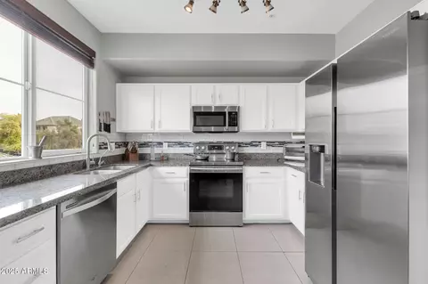 Kitchen - 706 E Washington St #204, Phoenix, AZ 85034 photo 1 of 4