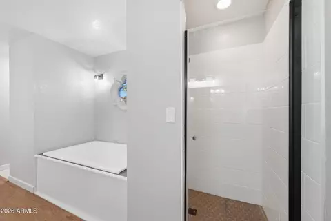 Bath - 2043 E Vaughn St, Tempe, AZ 85283 photo 3 of 4
