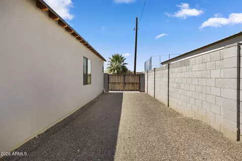 Exterior - 3927 N 13th Pl, Phoenix, AZ 85014 photo 6 of 6