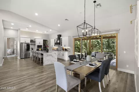 Dining - 3927 N 13th Pl, Phoenix, AZ 85014 photo 2 of 3