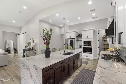 Kitchen - 3927 N 13th Pl, Phoenix, AZ 85014 photo 4 of 6
