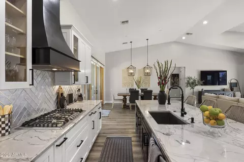 Kitchen - 3927 N 13th Pl, Phoenix, AZ 85014 photo 5 of 6