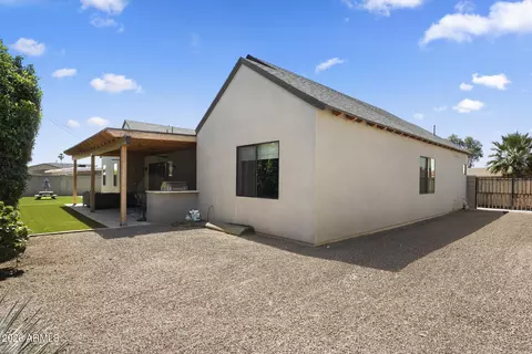 Exterior - 3927 N 13th Pl, Phoenix, AZ 85014 photo 5 of 6