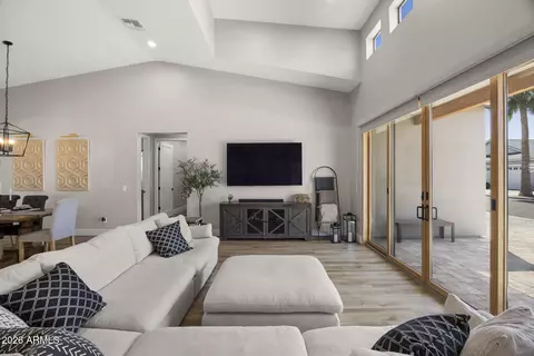 Entry Way - 3927 N 13th Pl, Phoenix, AZ 85014 photo 2 of 3