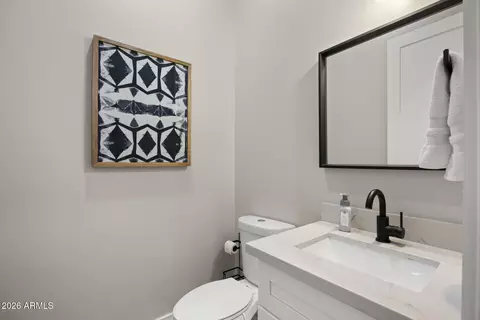 Bath - 3927 N 13th Pl, Phoenix, AZ 85014 photo 5 of 8