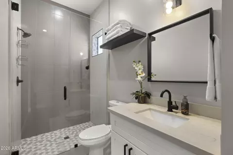 Bath - 3927 N 13th Pl, Phoenix, AZ 85014 photo 8 of 8