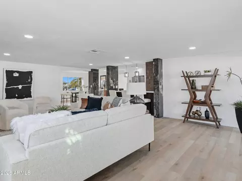 Living - 8025 N 11th Pl, Phoenix, AZ 85020 photo 3 of 7