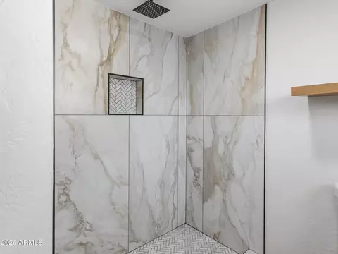 Bath - 8025 N 11th Pl, Phoenix, AZ 85020 photo 5 of 5