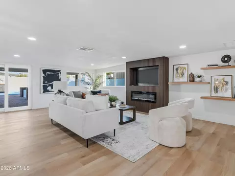 Living - 8025 N 11th Pl, Phoenix, AZ 85020 photo 1 of 7