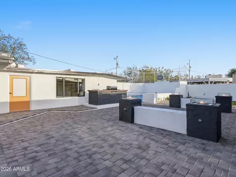 Exterior - 8025 N 11th Pl, Phoenix, AZ 85020 photo 6 of 12