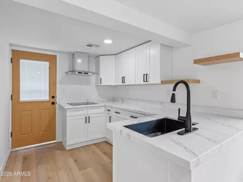 Kitchen - 8025 N 11th Pl, Phoenix, AZ 85020 photo 4 of 4