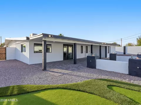 Exterior - 8025 N 11th Pl, Phoenix, AZ 85020 photo 5 of 12