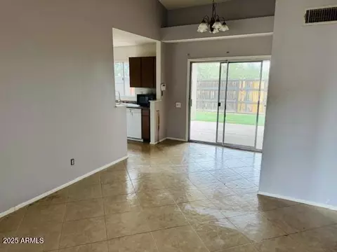 Living - 4044 E Carson Rd, Phoenix, AZ 85042 photo 2 of 4