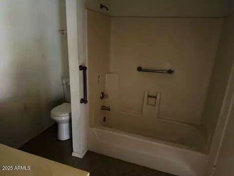 Bath - 4044 E Carson Rd, Phoenix, AZ 85042 photo 1 of 1