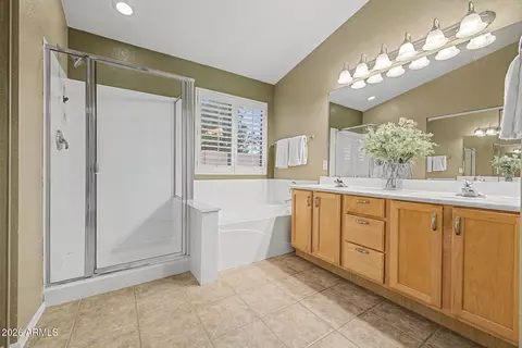 Bath - 4123 W Alex Loop, Phoenix, AZ 85083 photo 1 of 3
