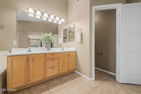 Bath - 4123 W Alex Loop, Phoenix, AZ 85083 photo 2 of 3