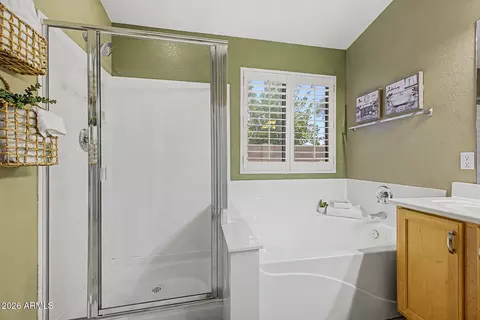Bath - 4123 W Alex Loop, Phoenix, AZ 85083 photo 2 of 3
