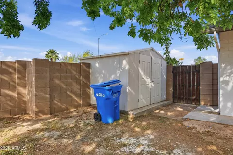 Exterior - 8162 N 1st Ave, Phoenix, AZ 85021 photo 3 of 7