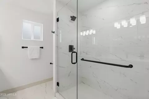 Bath - 8162 N 1st Ave, Phoenix, AZ 85021 photo 4 of 6